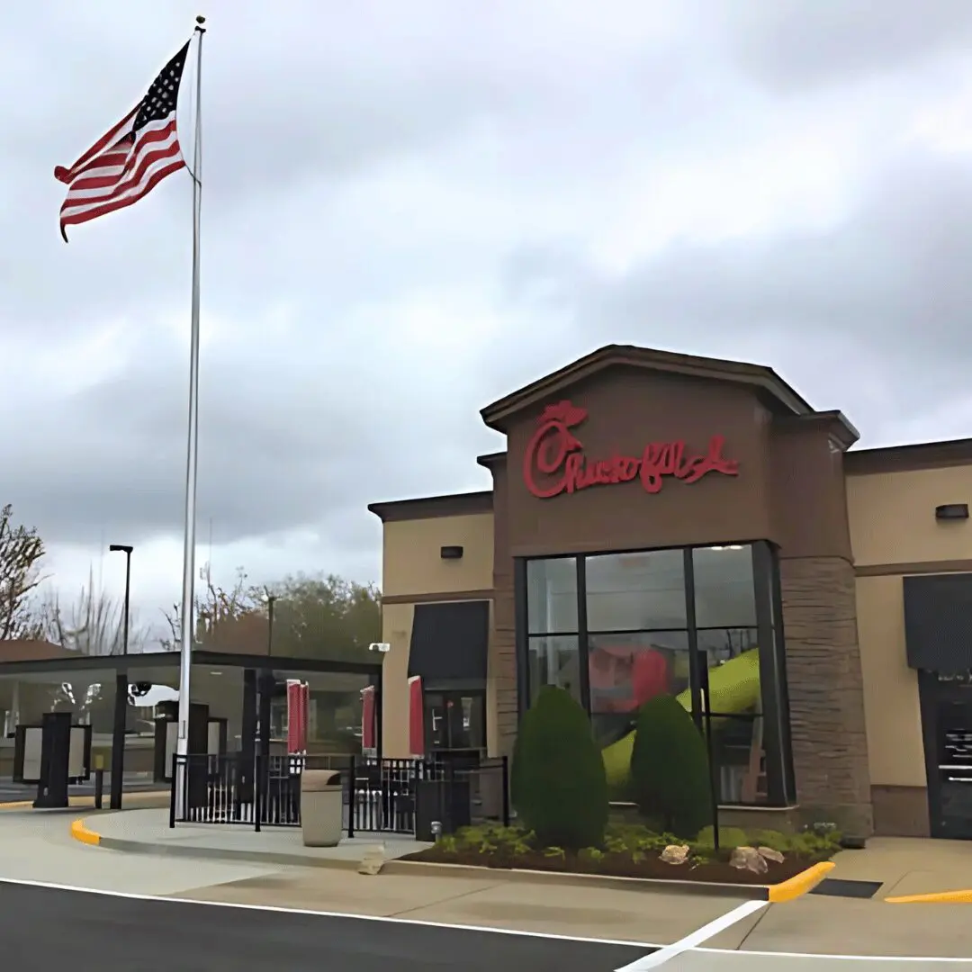 Picture from outside showing Chick-Fil-A in Spanish Fort, AL